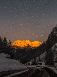 Превью обои горы, вершины, снег, звездное небо, зима