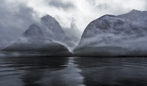 Превью обои горы, вода, туман, мгла, природа, пейзаж