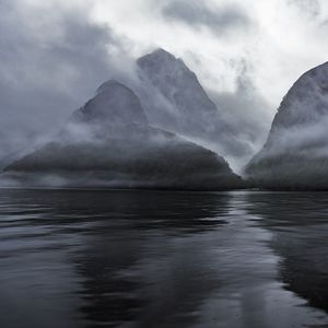 Превью обои горы, вода, туман, мгла, природа, пейзаж