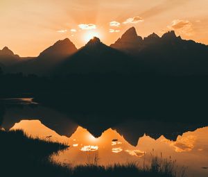 Превью обои горы, вода, закат, отражение, солнечный свет, небо