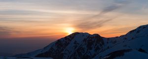 Превью обои горы, заснеженный, закат, небо