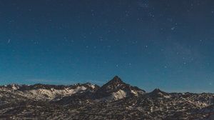 Превью обои горы, звездное небо, ночь, звезды, вершина, заснеженный