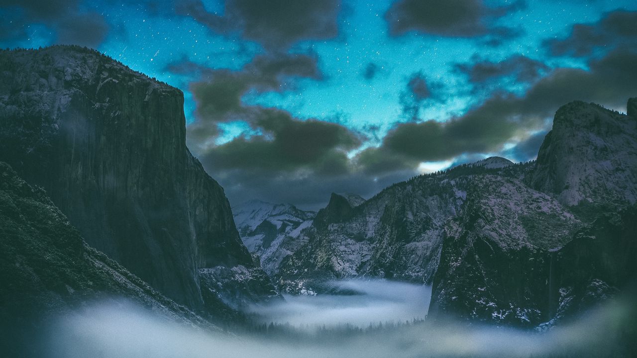 Обои горы, звездное небо, туман, облака