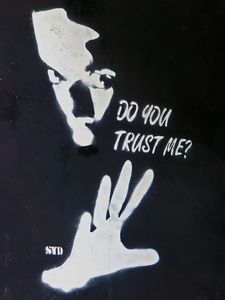 Превью обои граффити, арт, чб, вопрос, доверие