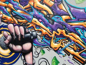 Превью обои граффити, стрит арт, рука, микрофон, уличное искусство