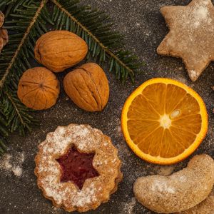 Превью обои грецкие орехи, сосновые шишки, рождество, печенье, апельсины