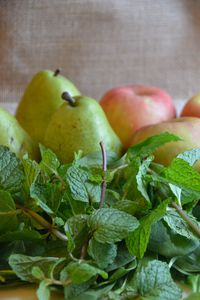 Превью обои груши, яблоки, мята, зелень, свежий