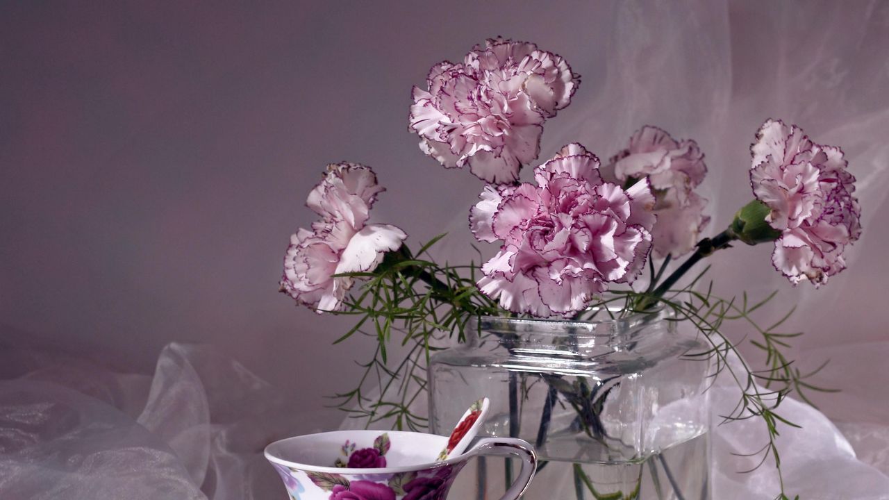 Обои гвоздики, цветы, чайная пара, ваза