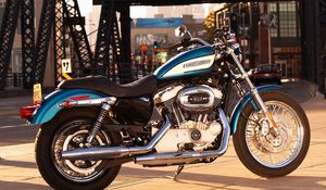 Превью обои harley davidson, город, дорога, мотоцикл