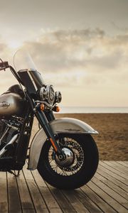 Превью обои harley-davidson, мотоцикл, байк, вид сбоку, берег, горизонт