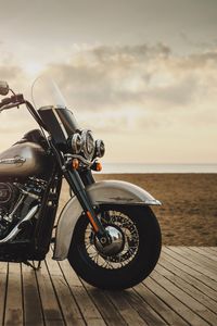 Превью обои harley-davidson, мотоцикл, байк, вид сбоку, берег, горизонт