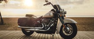 Превью обои harley-davidson, мотоцикл, байк, вид сбоку, берег, горизонт