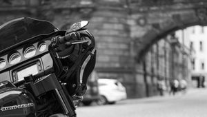 Превью обои harley-davidson, мотоцикл, байк, черный, дорога, черно-белый