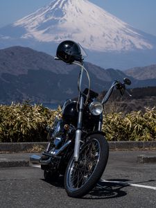 Превью обои harley-davidson, мотоцикл, черный, шлем