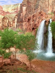 Превью обои havasu falls, аризона, водопад, каньон, деревья, зелень