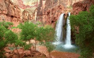 Превью обои havasu falls, аризона, водопад, каньон, деревья, зелень