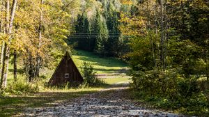 Превью обои хижина, дорога, деревья, гора, природа