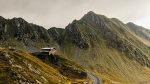 Превью обои хижина, горы, дорога, извилистый, трава