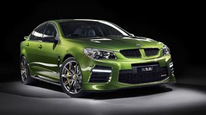 Превью обои holden, commodore, hsv, gen-f2, зеленый, вид сбоку