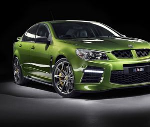 Превью обои holden, commodore, hsv, gen-f2, зеленый, вид сбоку