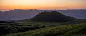 Превью обои холм, долина, трава, пейзаж