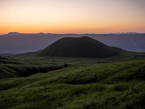 Превью обои холм, долина, трава, пейзаж