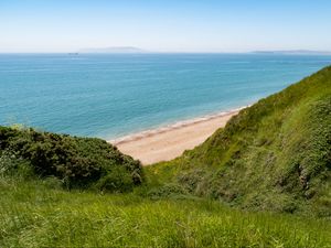 Превью обои холм, пляж, море, пейзаж