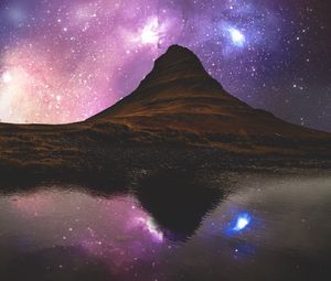 Превью обои холм, река, отражение, звездное небо, исландия