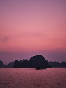 Превью обои холм, скалы, море, вечер, розовый