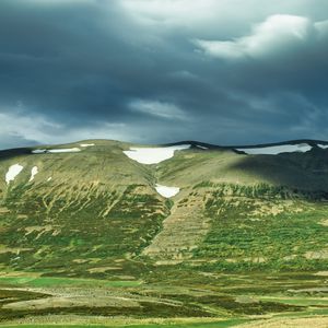 Превью обои холм, снег, зелень, облака, пейзаж