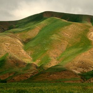 Превью обои холм, трава, рельеф, пейзаж