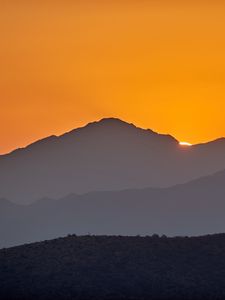 Превью обои холм, закат, небо, силуэт