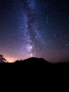 Превью обои холм, звездное небо, звезды