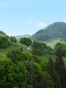 Превью обои холмы, деревья, дома, небо, природа
