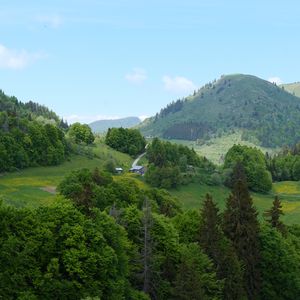 Превью обои холмы, деревья, дома, небо, природа