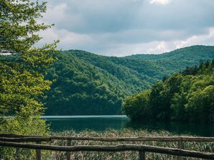 Превью обои холмы, лес, деревья, озеро, мост, пейзаж