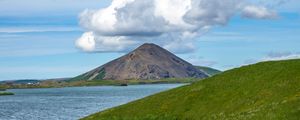 Превью обои холмы, пейзаж, гора, море, цветы