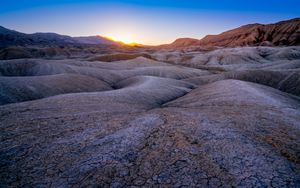 Превью обои холмы, рассвет, природа, трещины