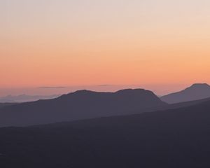 Превью обои холмы, силуэты, сумерки, луна