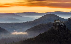 Превью обои холмы, скала, лес, деревья, пейзаж, вид сверху