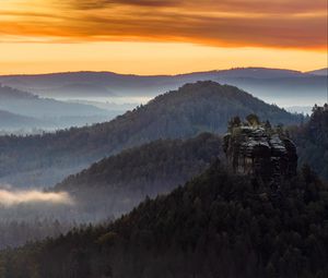 Превью обои холмы, скала, лес, деревья, пейзаж, вид сверху