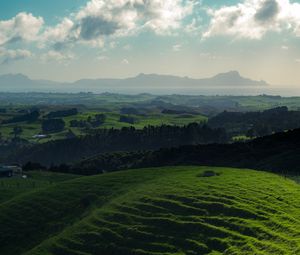 Превью обои холмы, трава, горы, горизонт, фангареи, новая зеландия