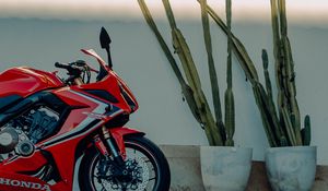 Превью обои honda, мотоцикл, байк, вид сбоку, красный