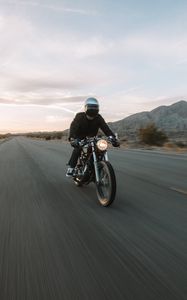 Превью обои honda, мотоцикл, байк, мотоциклист, скорость, дорога