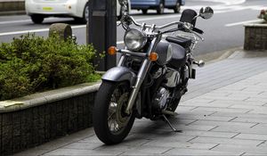 Превью обои honda shadow, honda, мотоцикл, фара, вид спереди