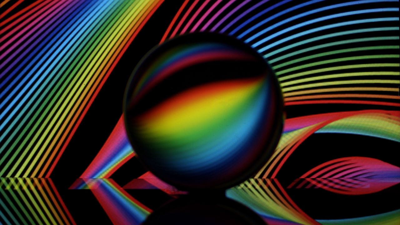 Обои хрустальный шар, шар, неон, линии, разноцветный