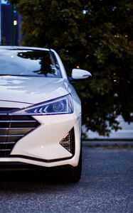 Превью обои hyundai elantra, hyundai, машина, вид спереди, фара