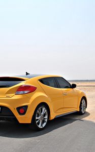 Превью обои hyundai veloster, желтый, вид сбоку, пустыня