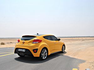 Превью обои hyundai veloster, желтый, вид сбоку, пустыня