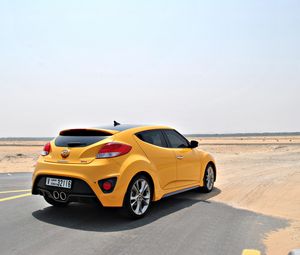 Превью обои hyundai veloster, желтый, вид сбоку, пустыня